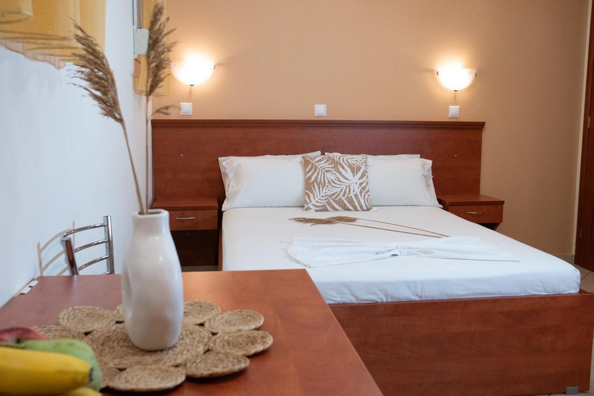 Prince Apartments Volissos Habitación foto
